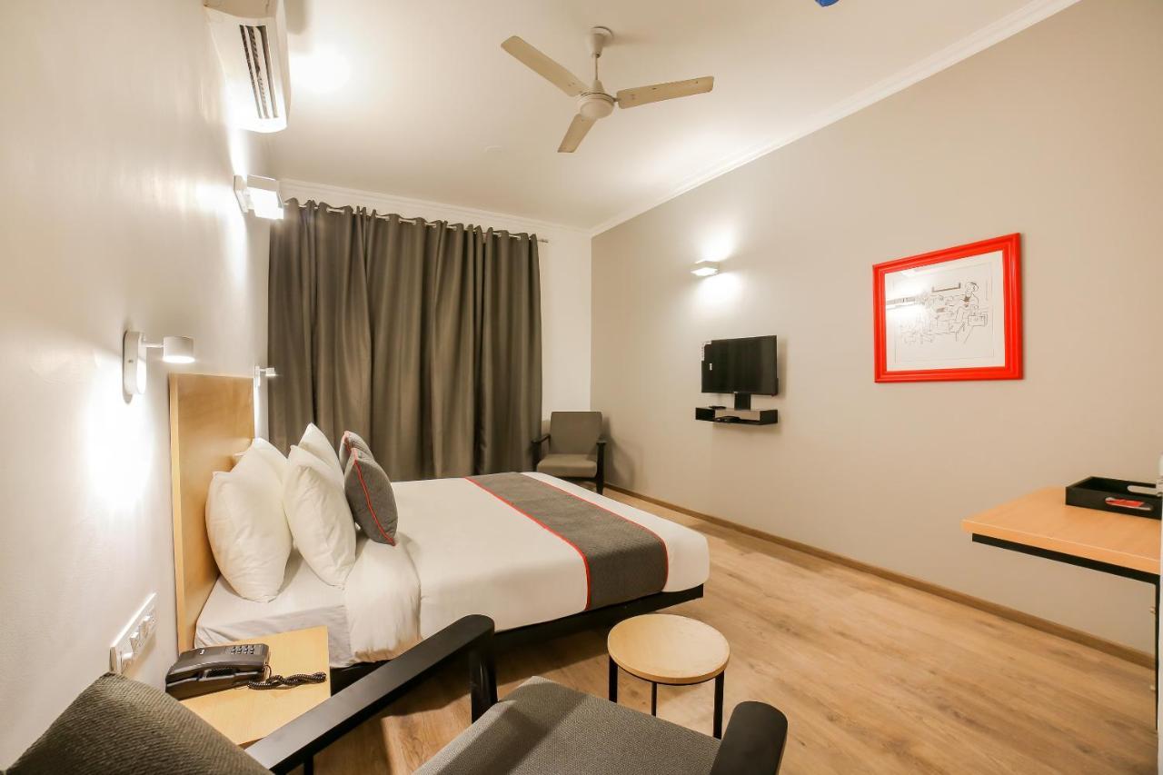 Townhouse 330 Dlf Phase-2 Near Leisure Valley Park グルガウン エクステリア 写真