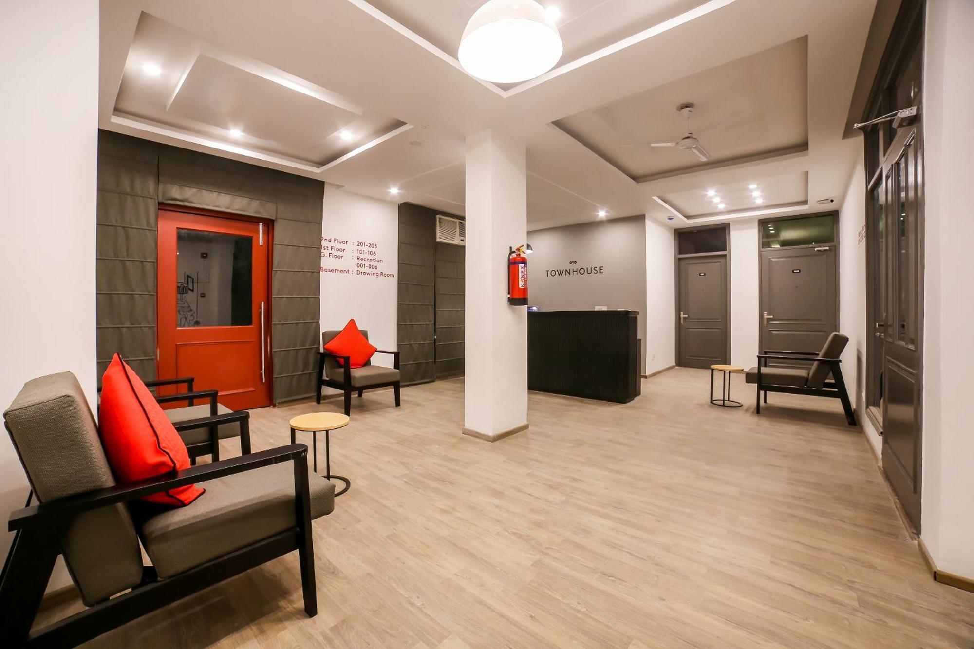 Townhouse 330 Dlf Phase-2 Near Leisure Valley Park グルガウン エクステリア 写真