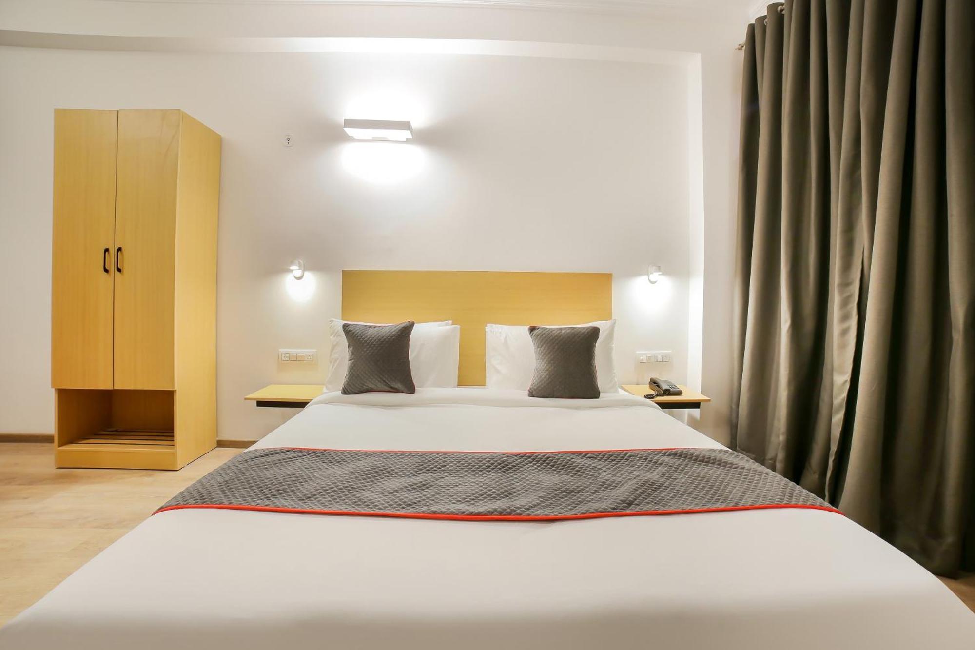 Townhouse 330 Dlf Phase-2 Near Leisure Valley Park グルガウン エクステリア 写真