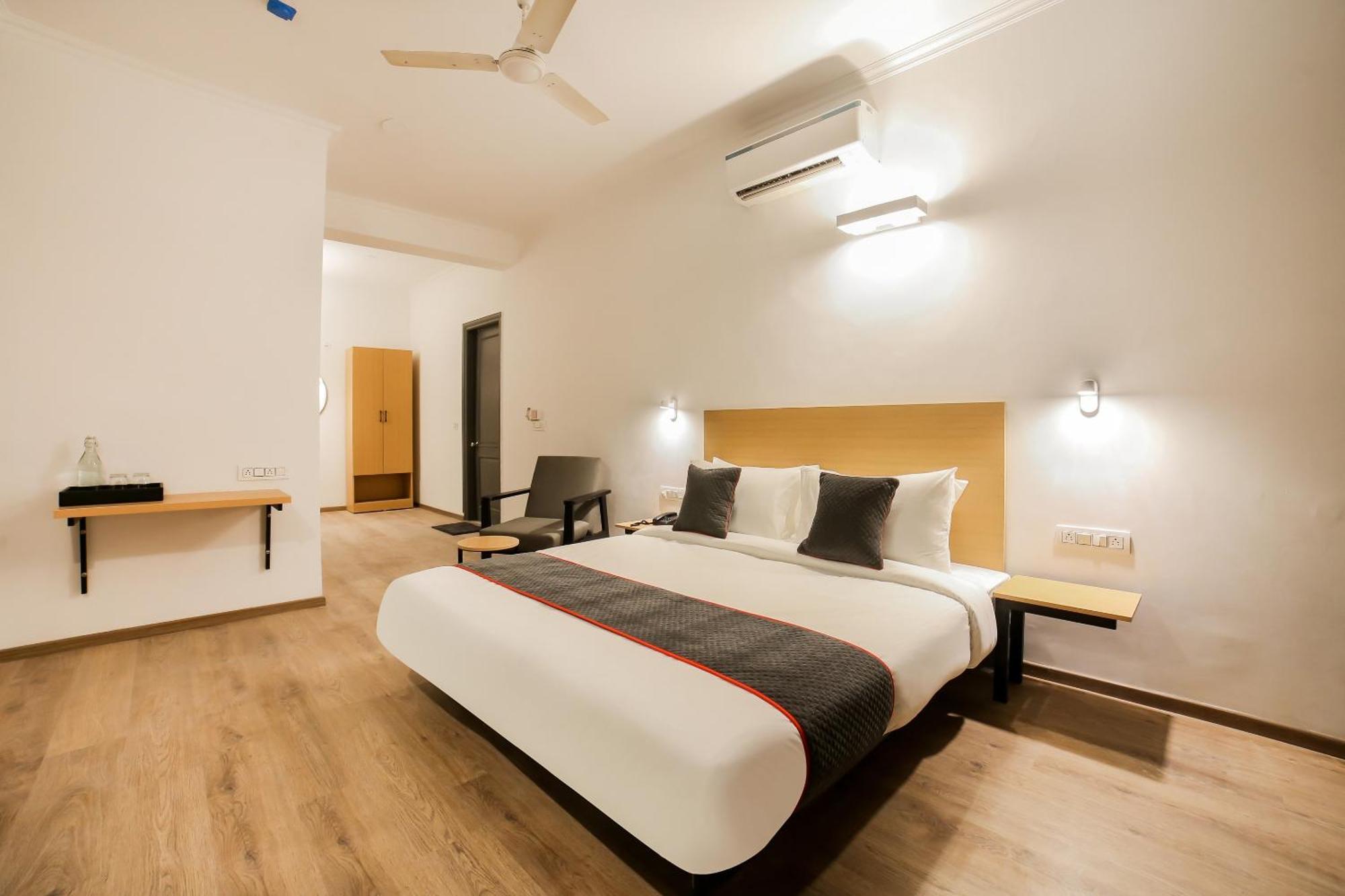 Townhouse 330 Dlf Phase-2 Near Leisure Valley Park グルガウン エクステリア 写真