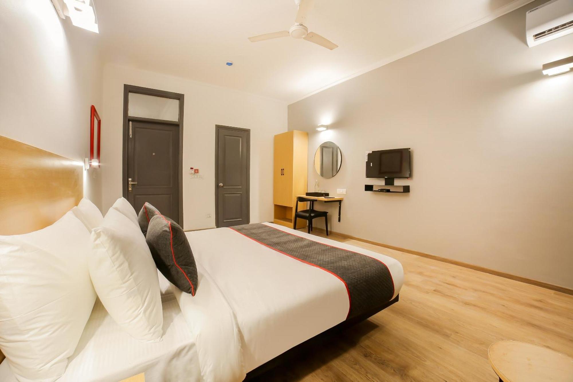 Townhouse 330 Dlf Phase-2 Near Leisure Valley Park グルガウン エクステリア 写真