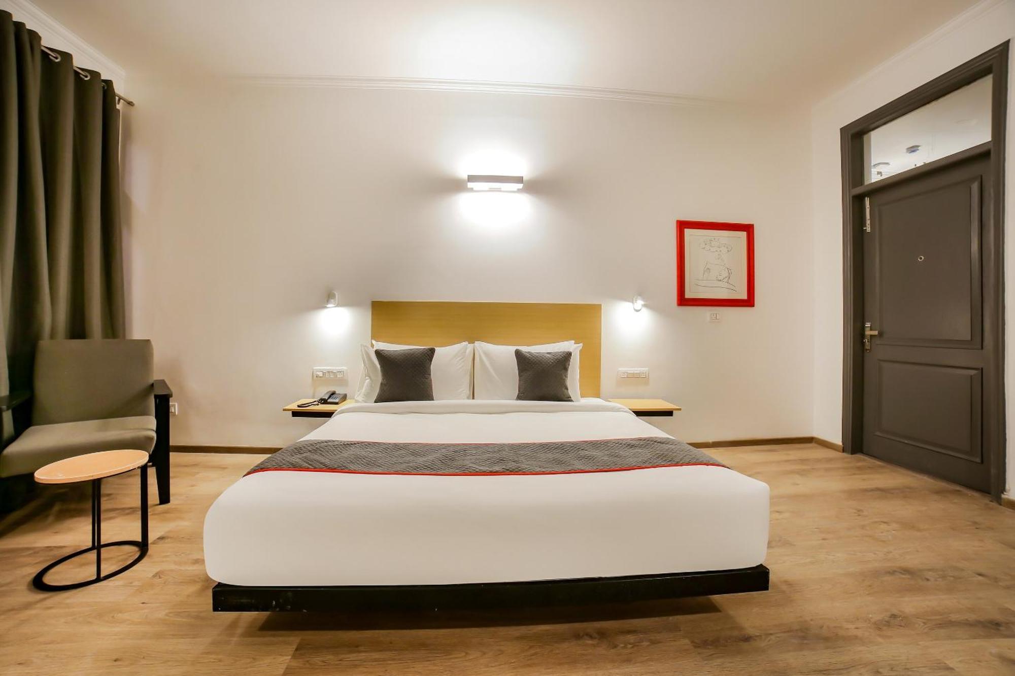 Townhouse 330 Dlf Phase-2 Near Leisure Valley Park グルガウン エクステリア 写真