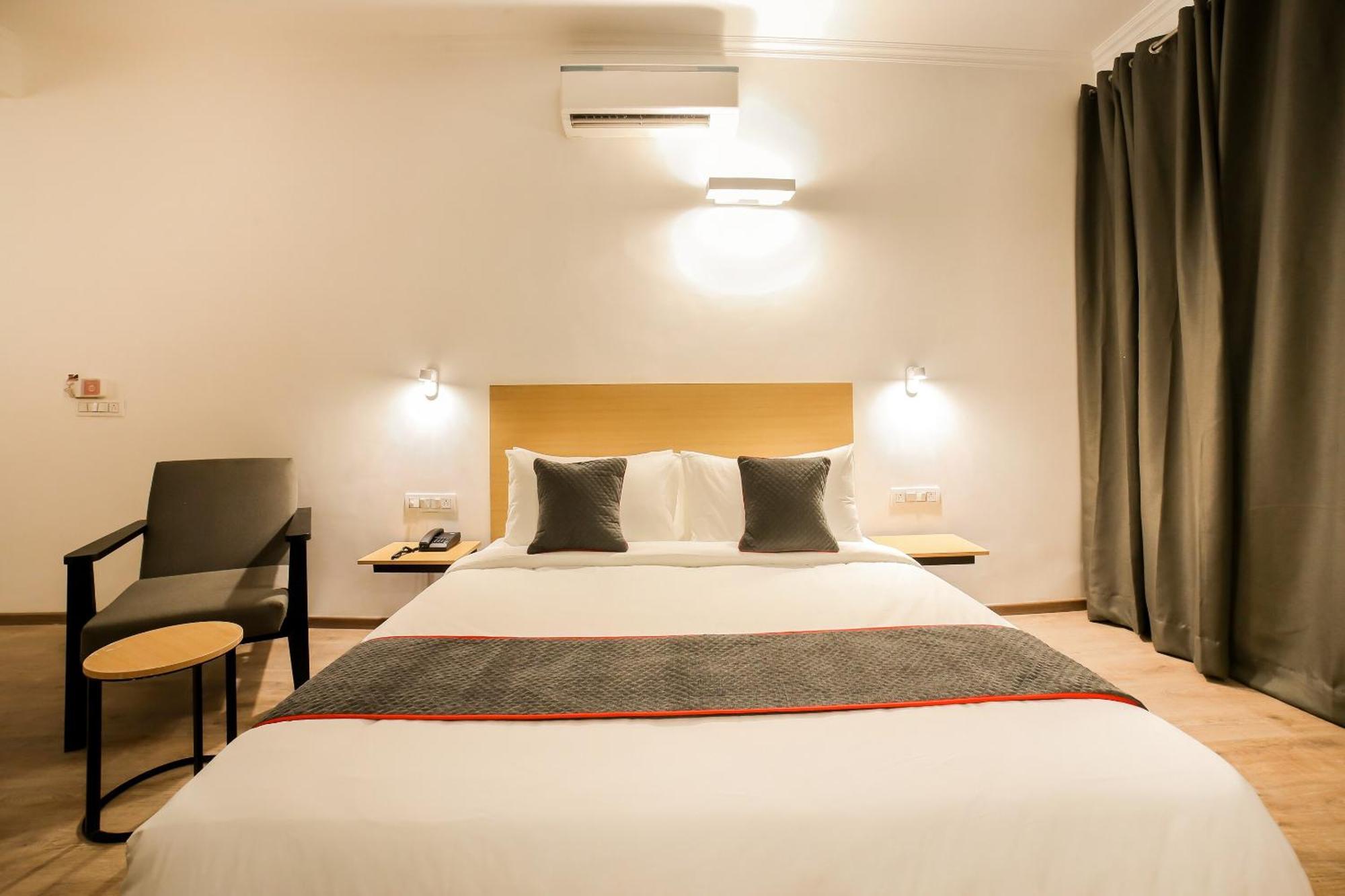 Townhouse 330 Dlf Phase-2 Near Leisure Valley Park グルガウン エクステリア 写真