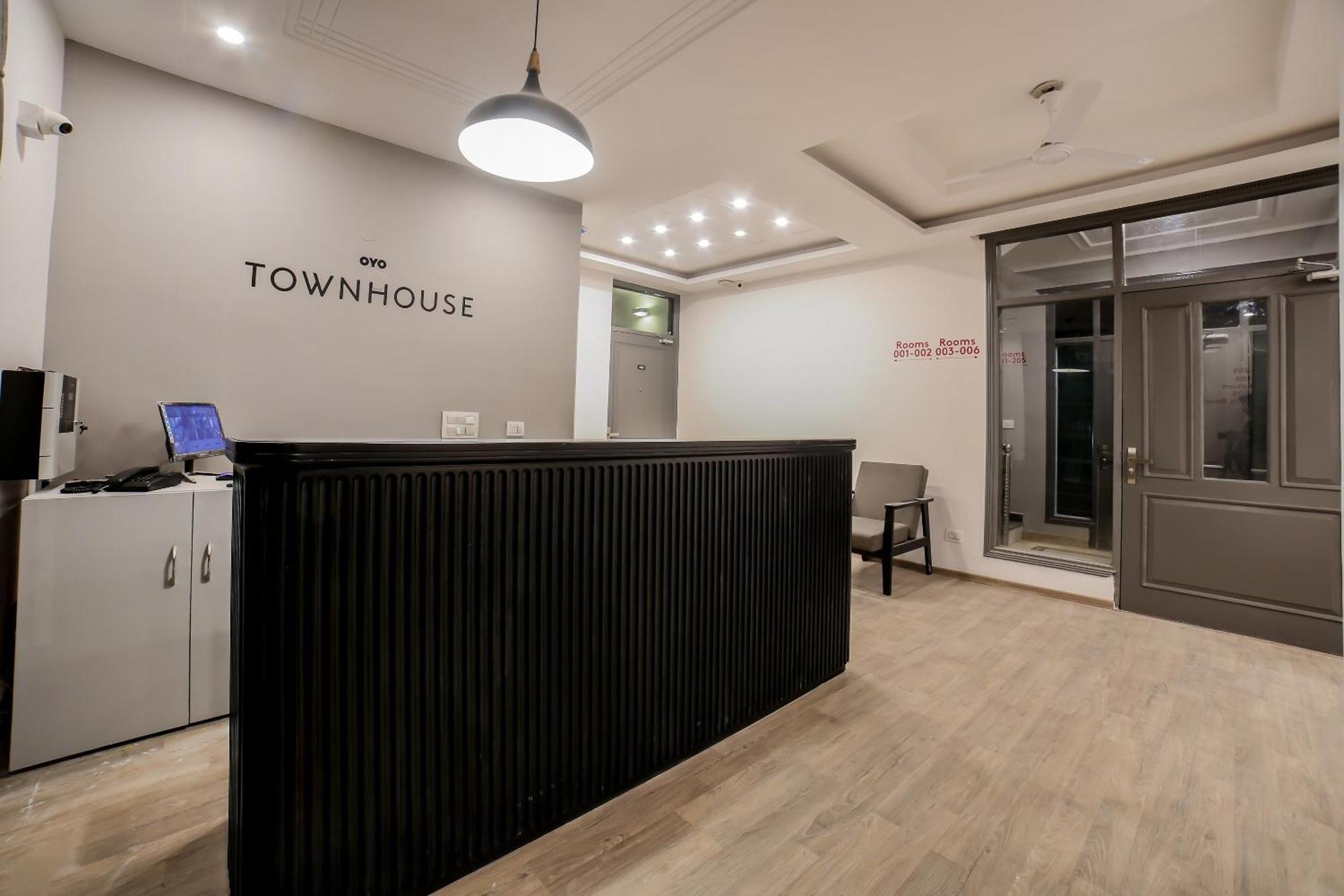 Townhouse 330 Dlf Phase-2 Near Leisure Valley Park グルガウン エクステリア 写真